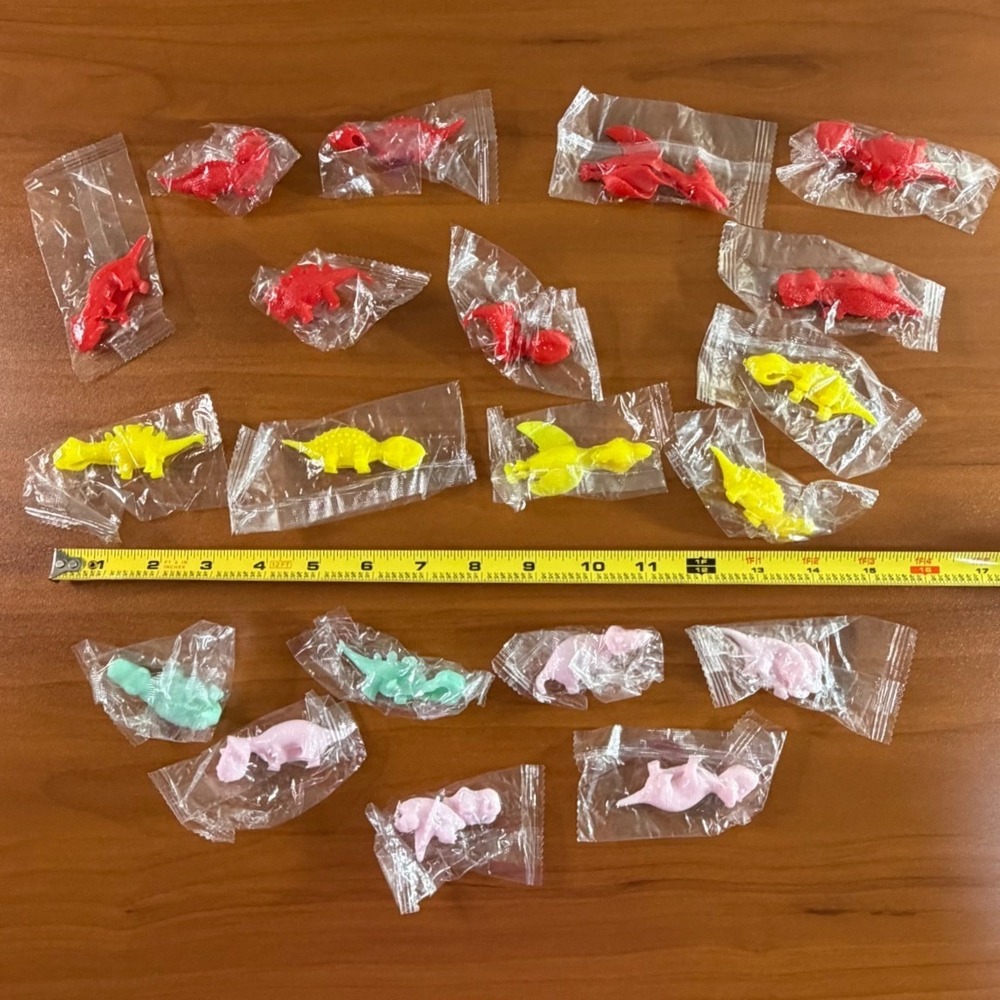 20 Count Finger Catapult Dinosaur Toys Colorful Stretchy Slingshot Party NWT